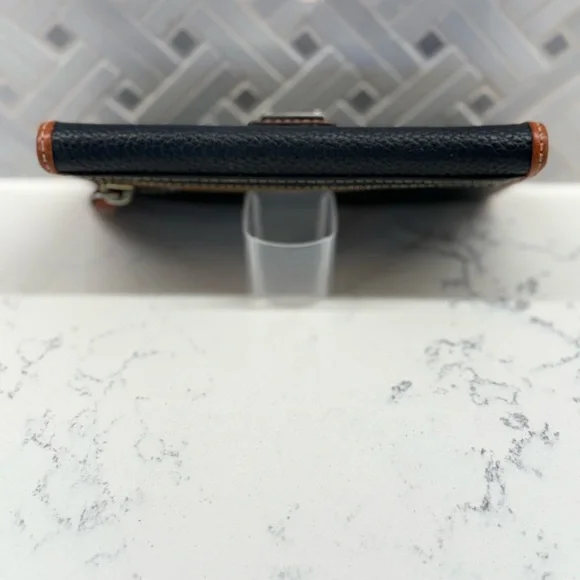 Dooney & Bourke black pebbled leather wallet - Picture 3 of 6